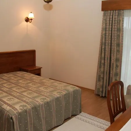 Hotel Lagoa Do Linho Paco (Leiria)
